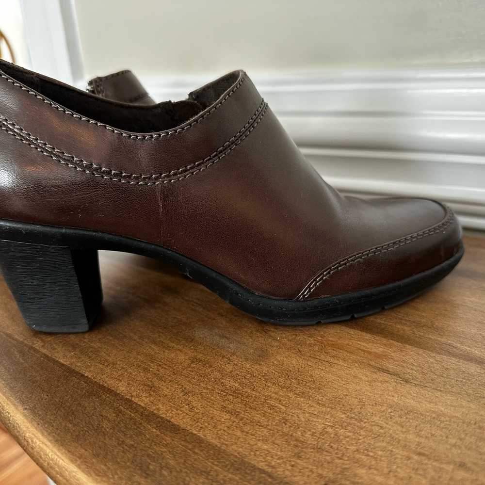 Clarks Brown Heels with Chunky Block Heel and Smooth Leather